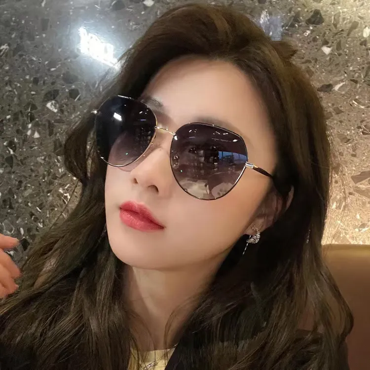 墨镜女2025新款网红大脸圆脸开车偏光太阳镜防紫外线显脸小眼镜