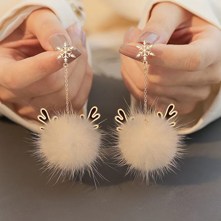 秋冬耳饰毛茸茸圣诞雪花麋鹿毛球耳环2024长款设计感耳钉通勤百搭