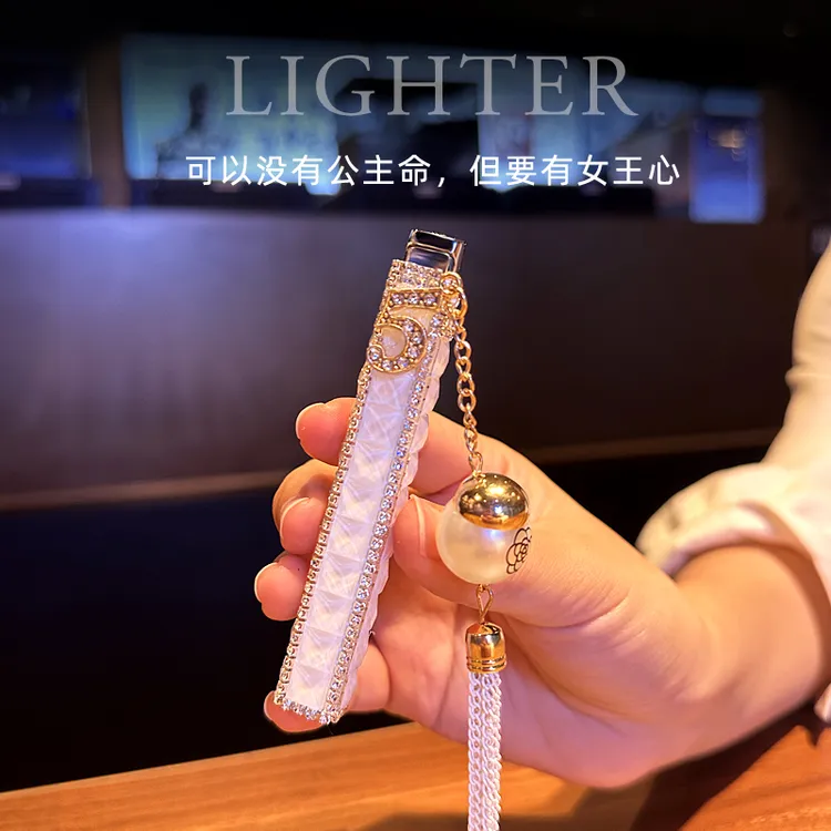 高级感镶钻打火机女士高颜值少女心防风新款送女生伴手礼生日礼物