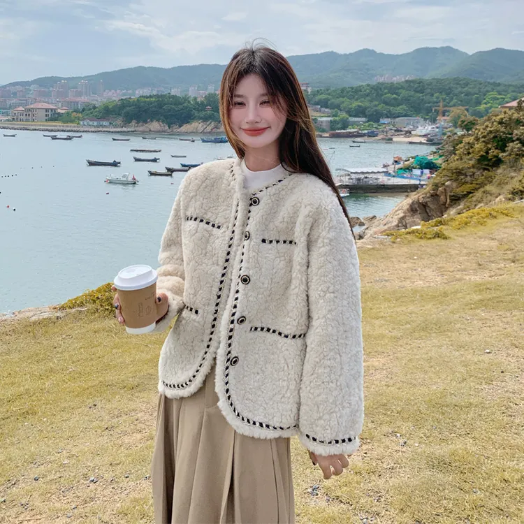 小香风羊羔毛外套女2024冬季新款超好看氛围感慵懒风复古加厚棉衣