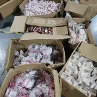 三瓶甲油胶