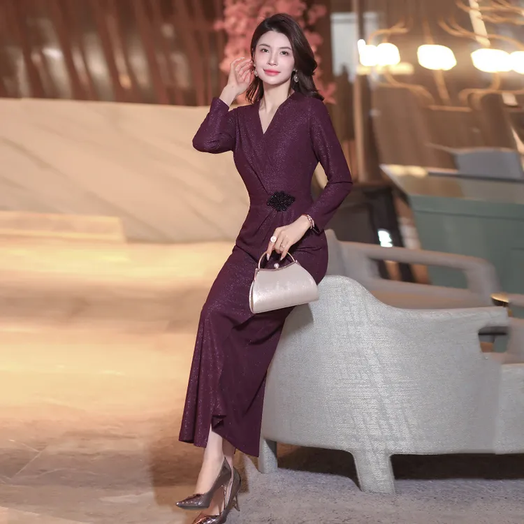 端庄大气连衣裙初秋2025新款高级感气质显瘦裙子女春秋设计感长裙