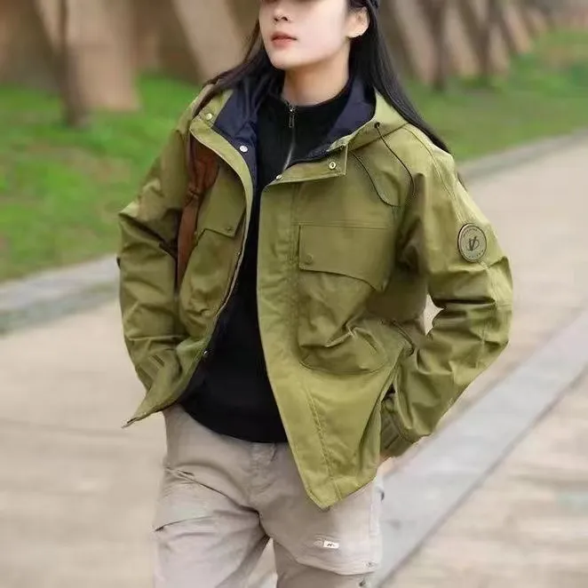 情侣冲锋衣时尚秋季户外休闲新款防水连帽男女户外登山防风外套