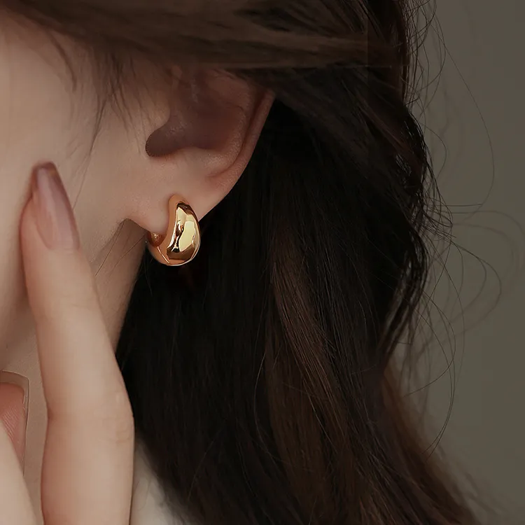 金色水滴耳环耳圈轻奢2025新款爆款高级感小众法式耳钉百搭款