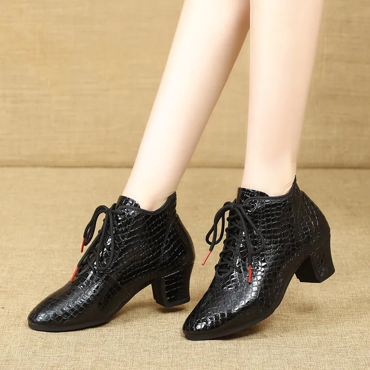 舞麒麟室外穿拉丁舞蹈鞋女士高帮摩登交谊舞软底练功广场舞教师鞋