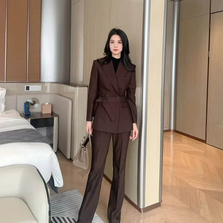 深咖色双排一扣腰带款职业女士通勤秋冬西装套装修身喇叭裤西服
