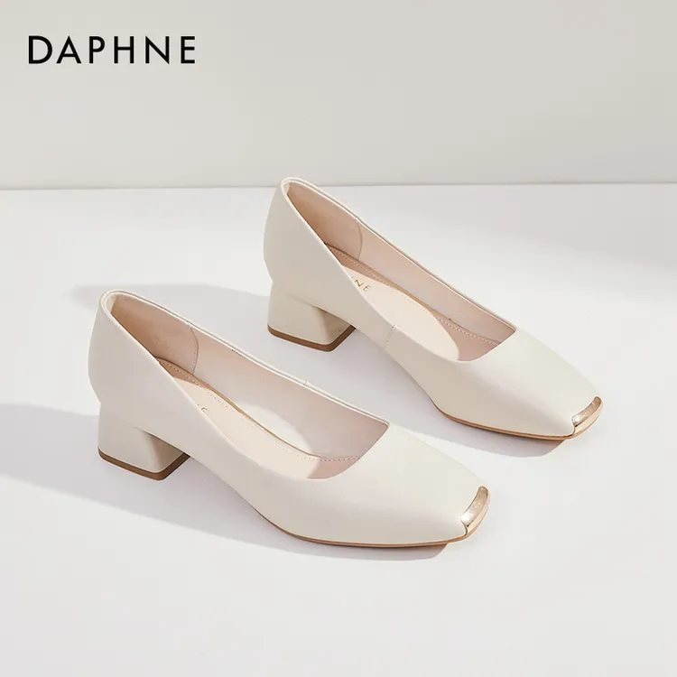 达芙妮真皮单鞋2025新款秋季米色百搭粗跟乐福鞋配裙子中跟女鞋子