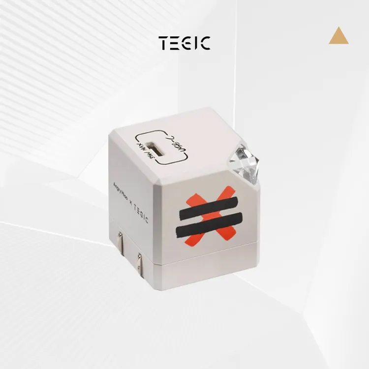 TEGIC×怒喵赛博35W锆石灯氮化镓充电器适用于iPhone16快充充电头