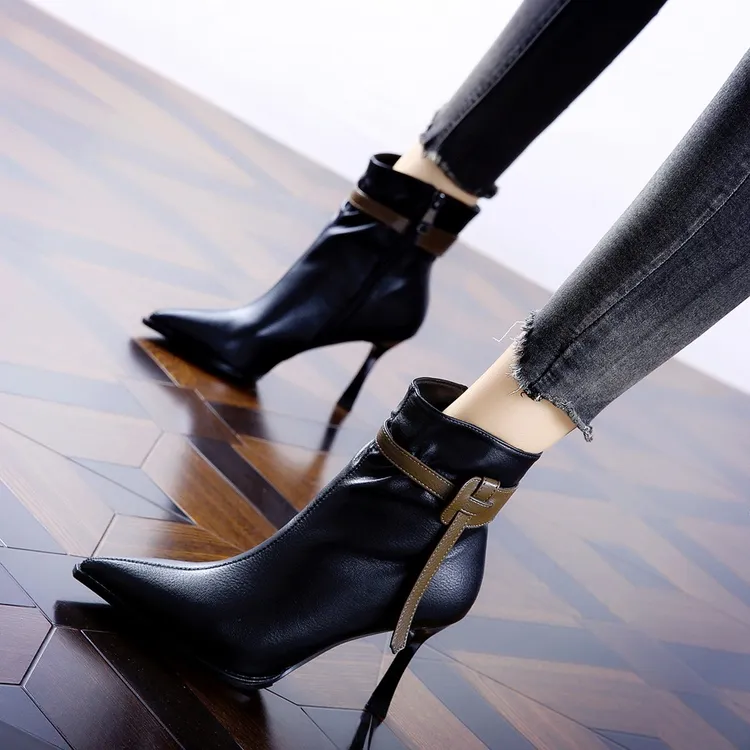 高跟短靴女秋冬季新款网红气质马丁靴女英伦风细跟尖头性感瘦瘦靴