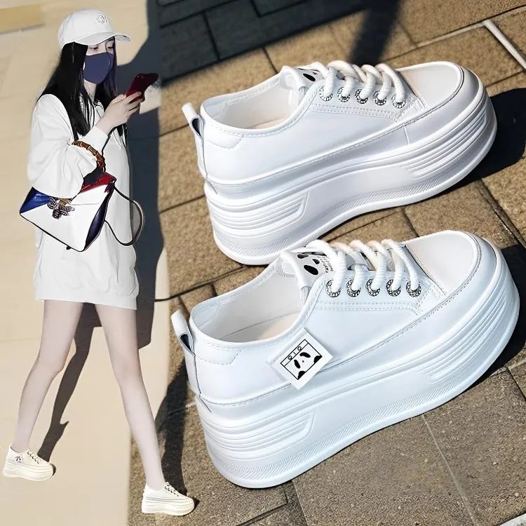 内增高9cm真皮休闲鞋女不累脚显脚小白鞋2025秋季爆款小熊松糕鞋