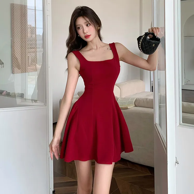 红色简约气质高级感千金吊带女复古轻奢a字约会礼服夏慵懒风