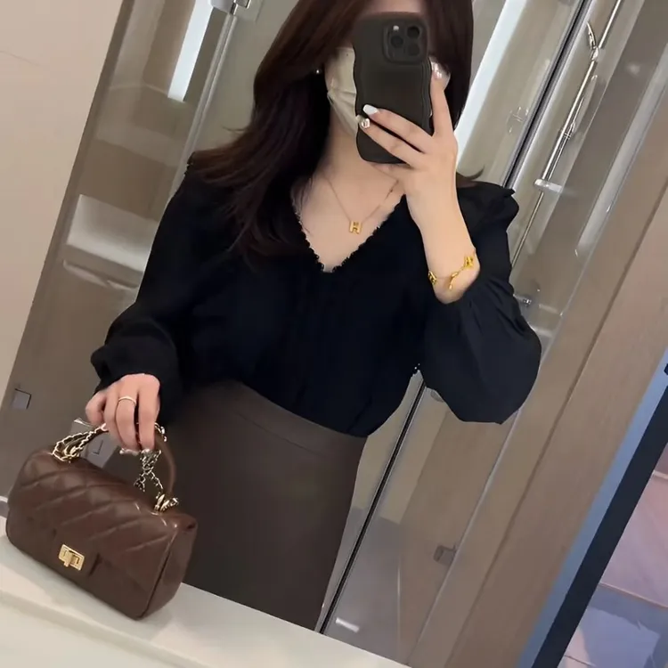 设计感长袖衬衫女早秋新款法式气质荷叶边蕾丝拼接V领别致上衣潮