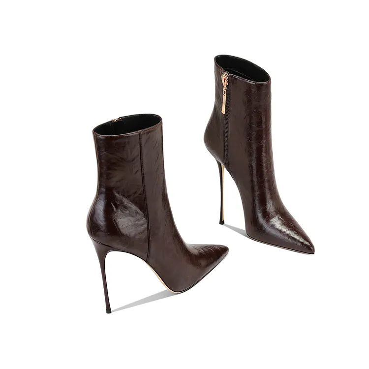 洋气爆款2025冬季新款棕色短靴时装靴气质高级感尖头细跟高跟鞋女