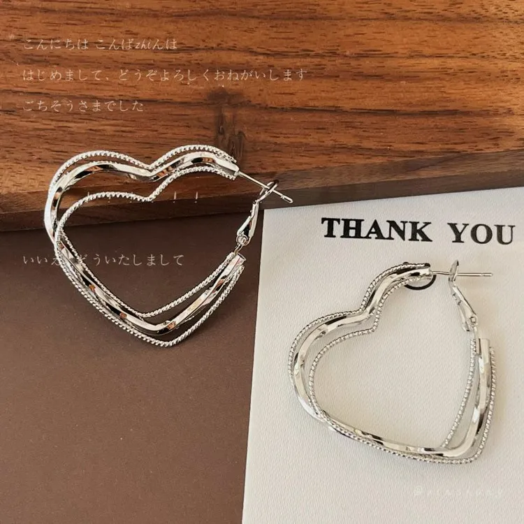 铜合金耳饰 【白桃汽水】甜酷辣妹爱心耳环S925银针高级感百搭耳饰