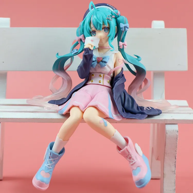 可爱初音未来手办压泡面坐姿二次元模型机箱车载摆件桌面礼物摆件
