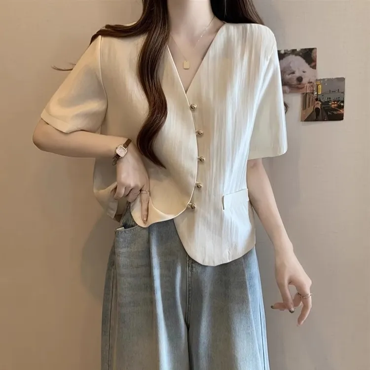 2025年夏季时尚简约百搭短袖衬衫气质显瘦小香风别致短款v领上衣