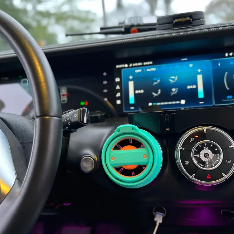 坦克300可折叠隐藏式高颜值水杯架改装中控台内饰出风口多功能架