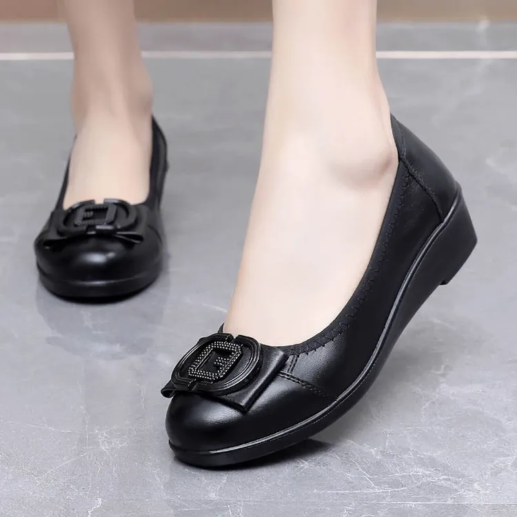 中年妈妈鞋真皮软底单鞋百搭舒适坡跟浅口皮鞋春秋工作女鞋老人鞋
