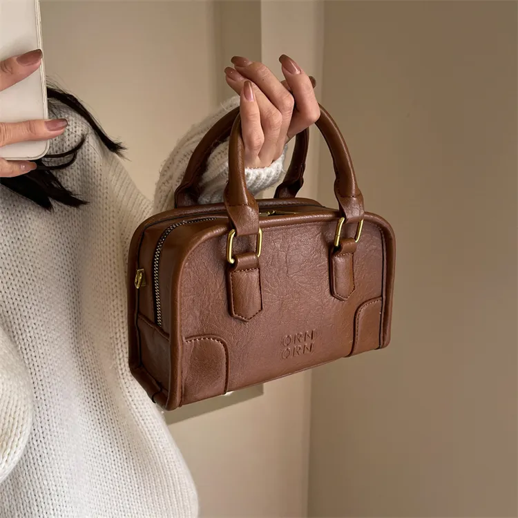 复古时尚褶皱手提小包包女2024新款秋冬通勤百搭棒球包小众斜挎包