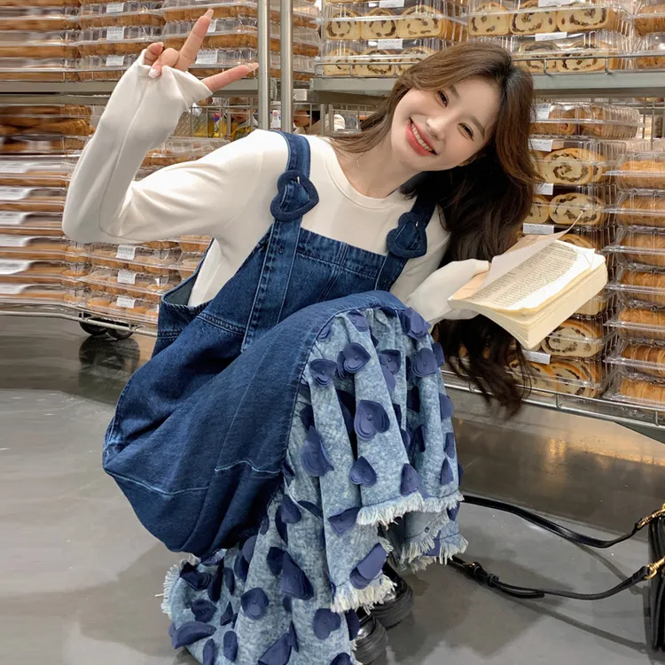 雅丹拼接牛仔连衣裙女2025新款早秋韩版学院风设计感小个子背带裙