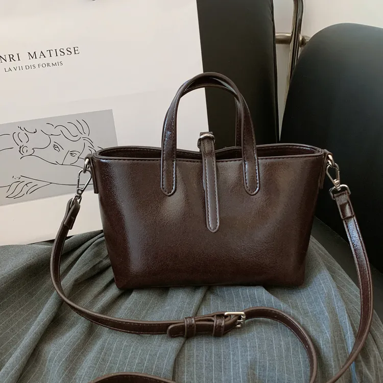 包包女2025新款斜挎包大容量简约复古手提包两用小包百搭单肩包