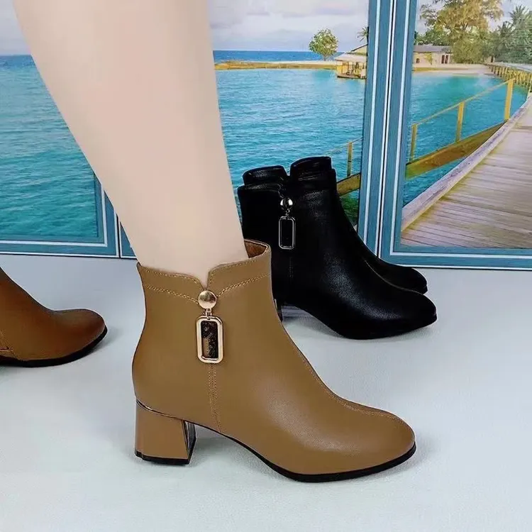 2025春秋新款真皮英伦风靴子牛皮粗跟时装靴加绒时尚马丁靴百搭