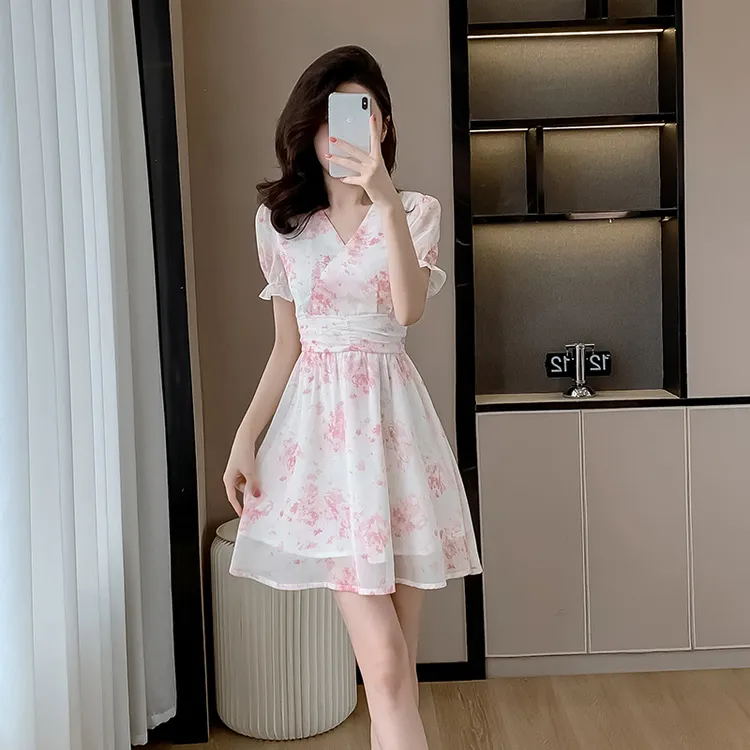 法式高级感碎花连衣裙子小个子女夏2024新款收腰显瘦v领气质短裙