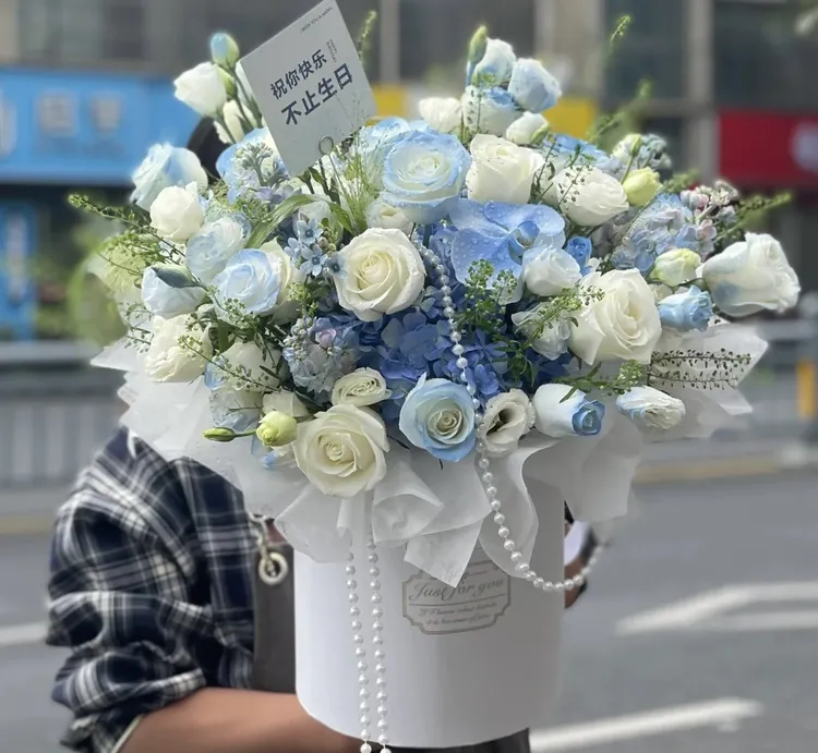 【喜运来鲜花）碎冰兰抱抱桶混搭男生鲜花桶520送男友的花束