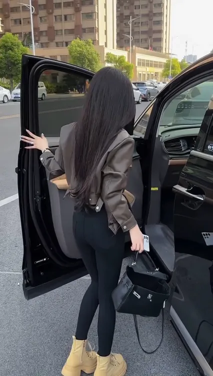 欧货拉链短款皮衣外套女春秋2024新款高级感宽松网红炸街机车夹克