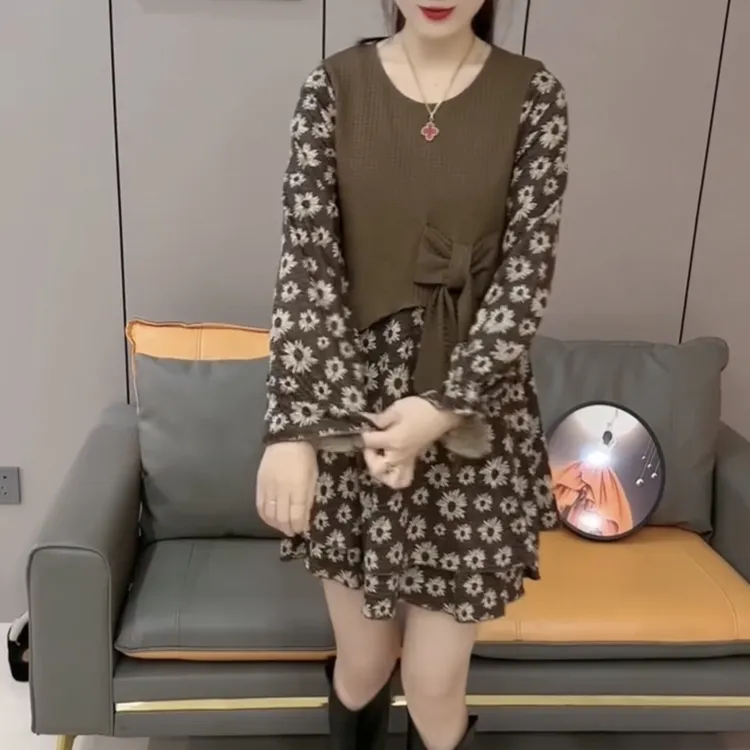 新款女装连衣裙碎花显瘦宽松针织减龄拼接连衣裙