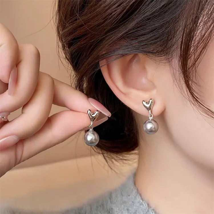铜合金耳饰 灰色仿珍珠爱心耳坠小众轻奢感高级无耳洞耳夹女百搭