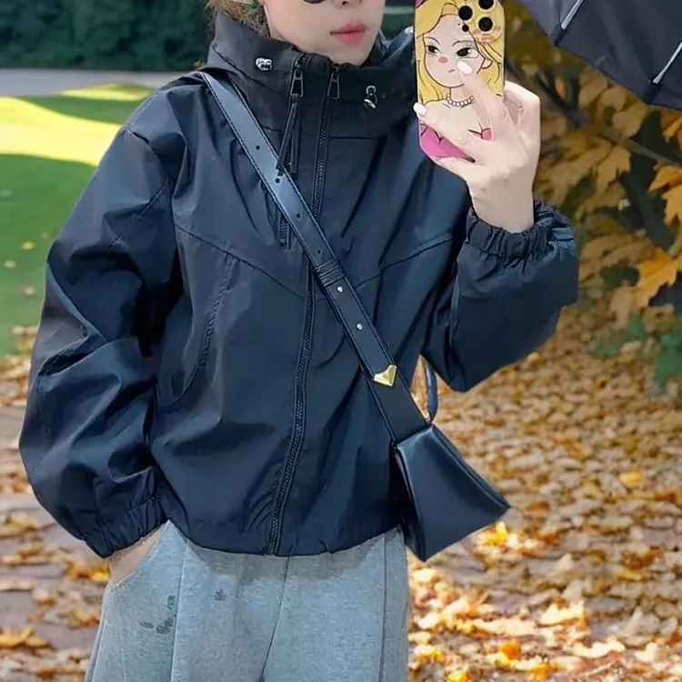 冲锋衣女春秋季爆款短款外套运动小个子2025新款洋气夹克女士上衣