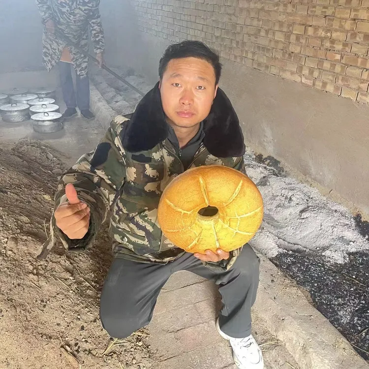 甘肃柴火杂粮面全麦面锅盔老酵母发酵草木灰烘烤甘肃柴火馍馍