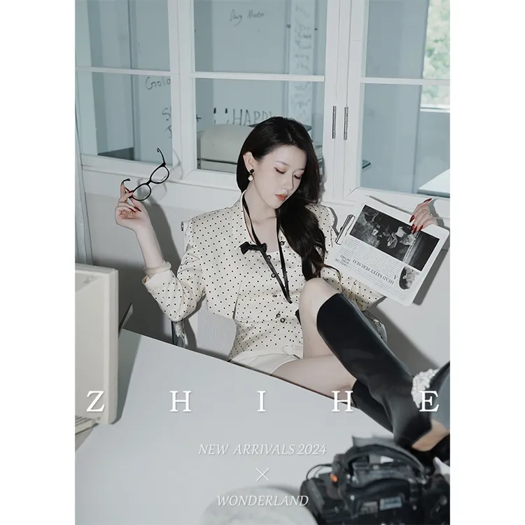 至禾Wonderland【温莎城堡】原创高阶奶白色皮短裤YH0241290