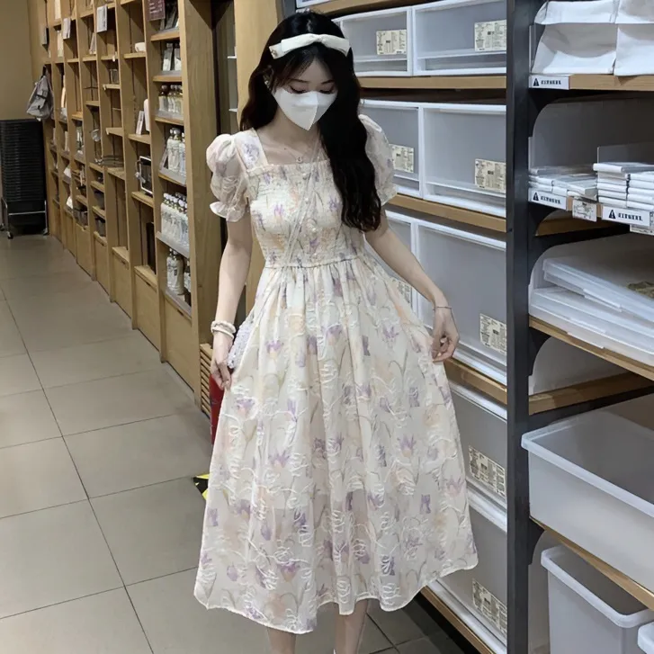 法式茶歇方领碎花短袖连衣裙女夏季温柔气质收腰显瘦中长款裙子