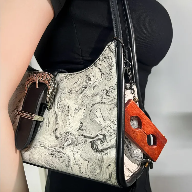 【情锁】包包钥匙扣创意多功能情侣配饰实木小木夹方便精致小挂件