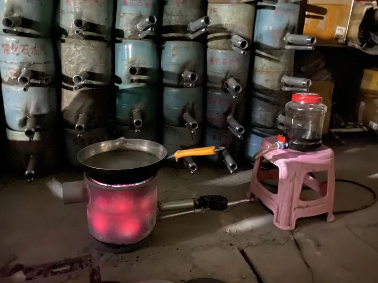 蓝色火焰废油气化炉，柴火炉，猛火灶，蓝色火焰。不是蓝火退款退货