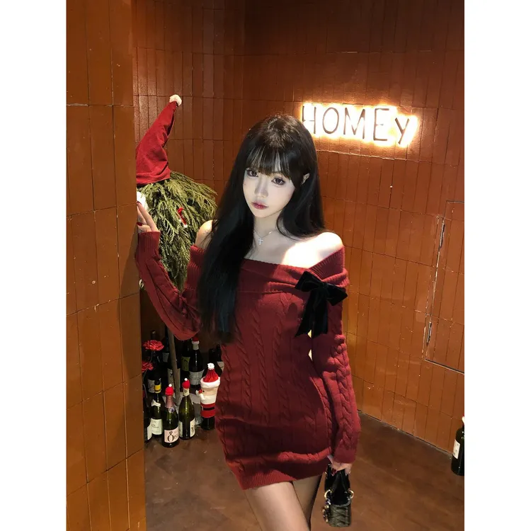 气质圣诞节连衣裙女冬季2024新款甜辣斜肩收腰针织包臀短裙纯欲风