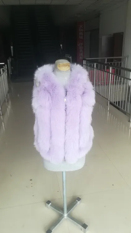 佳人服装服饰狐狸整皮单色马甲显瘦保暖款式新颖价格实惠女士首选