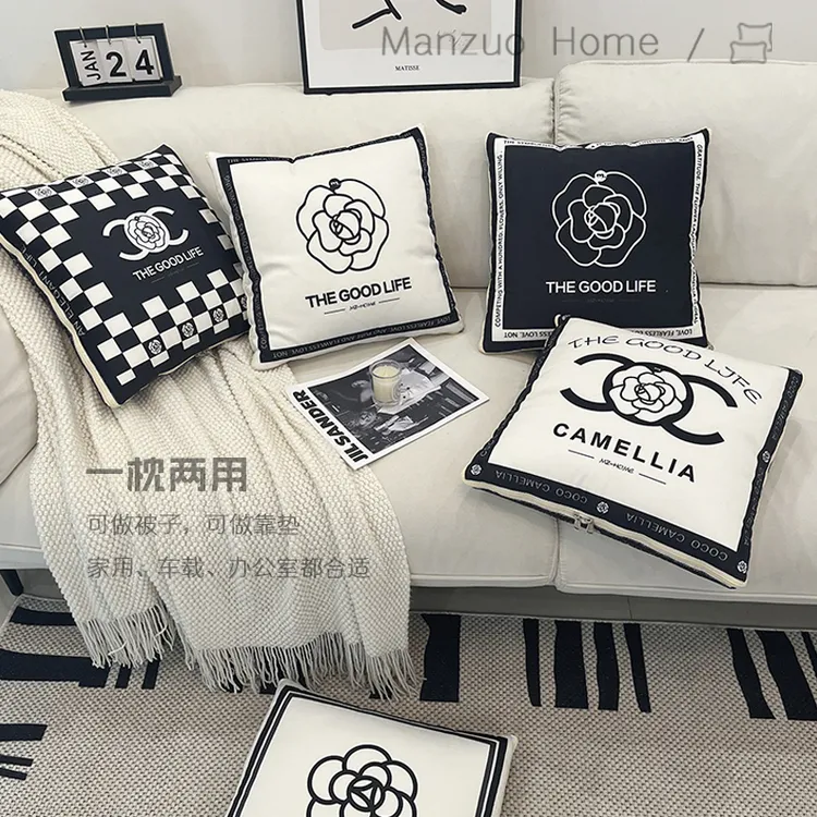 小香风山茶花车载抱枕被子二合一两用盖毯沙发抱枕毯办公室冬加厚