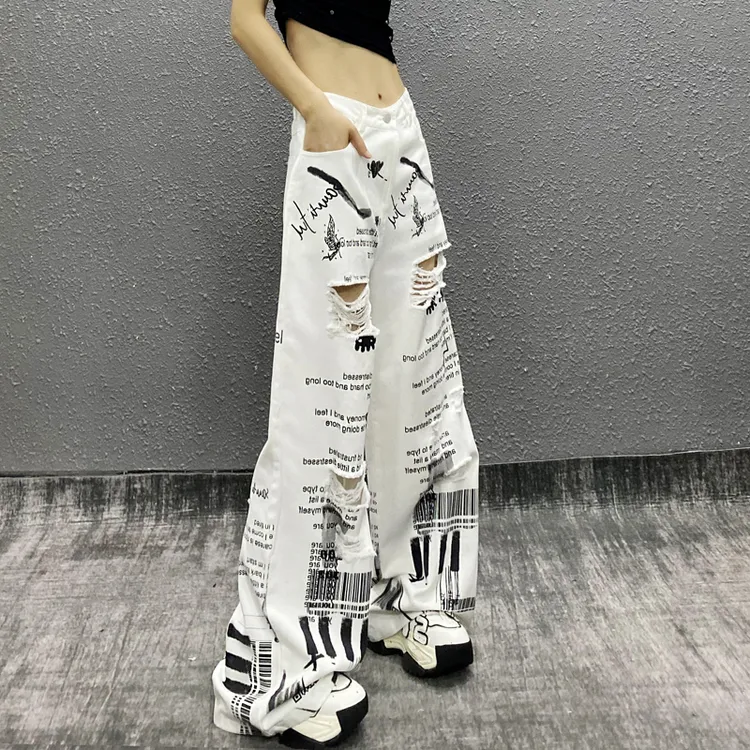 字母印花破洞白色休闲牛仔裤女夏新款高腰宽松显瘦百搭直筒阔腿裤