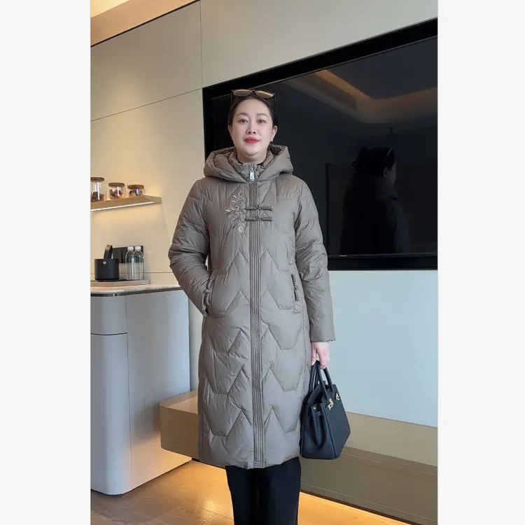 2025妈妈装长款过膝中老年羽绒服女新中式国风加厚白鸭绒冬季外套