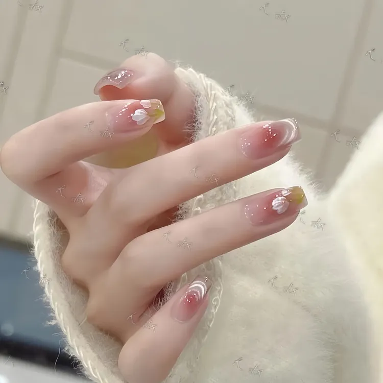 郁金香 纯手工穿戴美甲手绘郁金香腮红冰透猫眼温柔显白可反复用