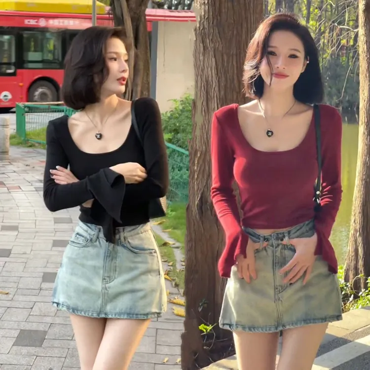 迈沃格-秋季新款性感方领喇叭袖t恤女洋气百搭打底衫修身显瘦上衣