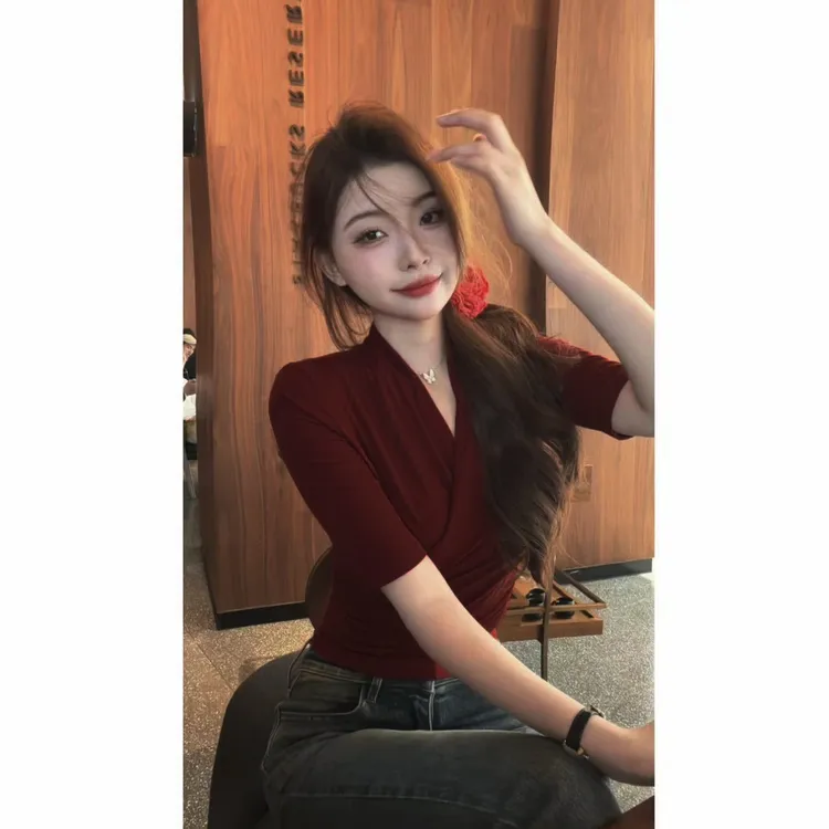 迈沃格显瘦气质针织时尚红色修身v领百搭洋气小众设计感夏季上衣