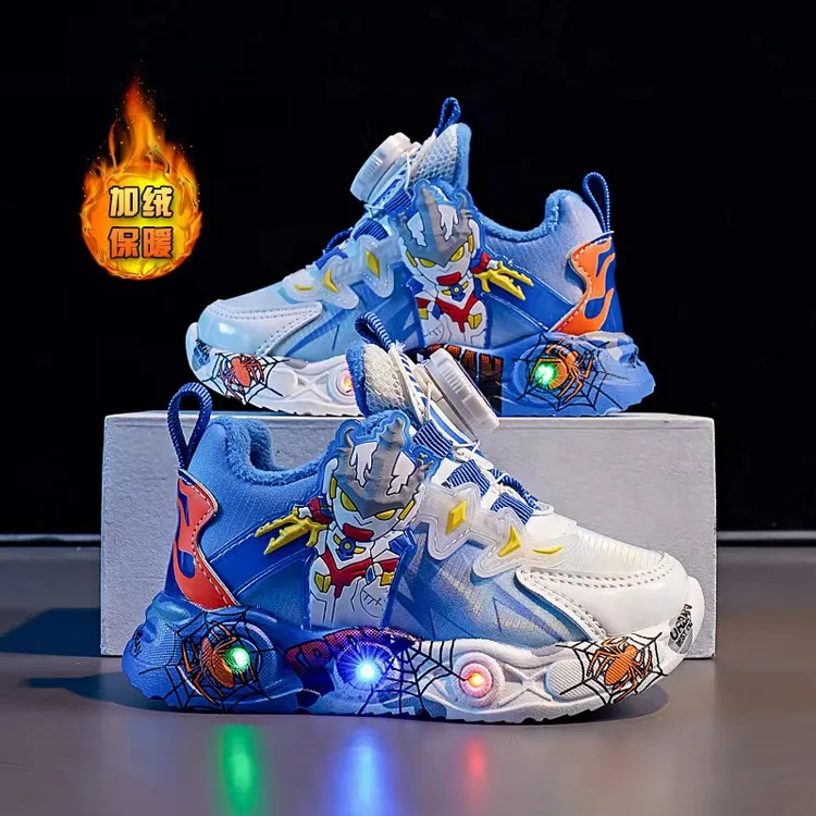 儿童鞋子新款亮灯纽扣运动鞋加绒男童保暖户外卡通防滑软底休闲鞋