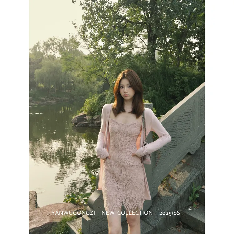 蕾丝拼接气质收腰吊带裙夏季新款辣妹纯欲风修身显身材包臀短裙子