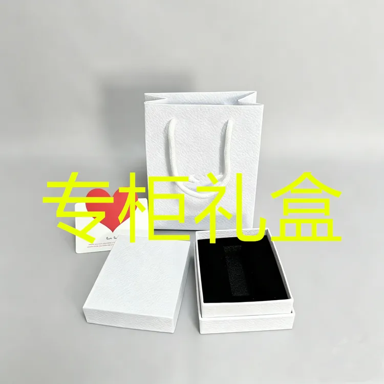 节日生日礼物礼盒带礼品袋商品图