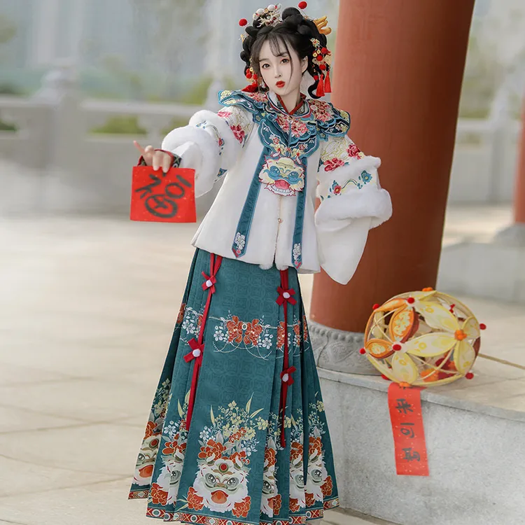 云裳 原创明制汉服女秋冬加厚云肩马面裙拜年服