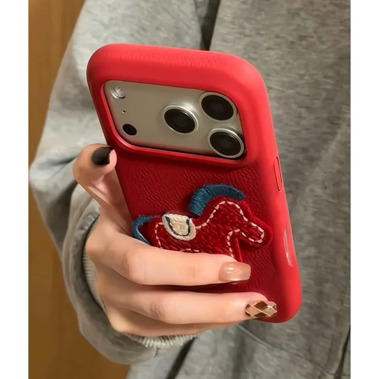 雅天立小马编织刺绣适用iPhone17软16皮革手机壳华为oppo小米vivo